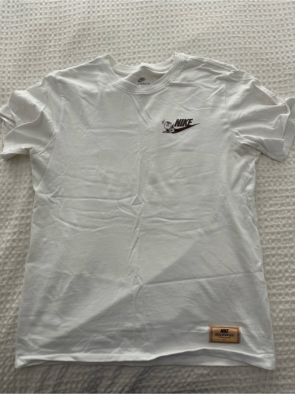 Nike White Short-Sleeve Tee with Chest Logo and Patch